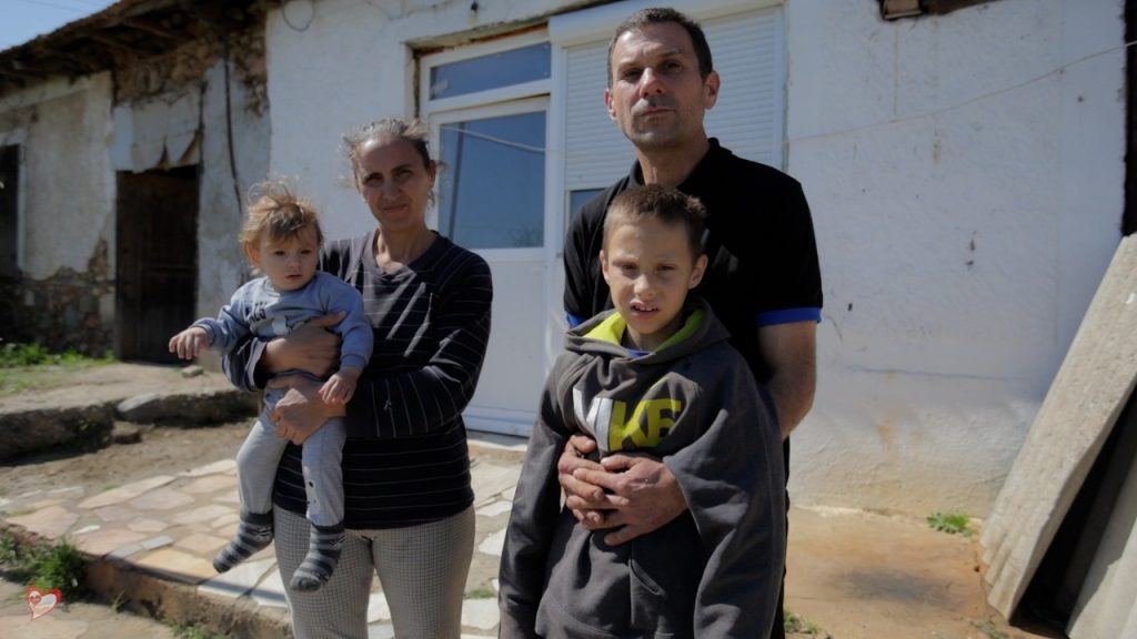 Татко ми ме продаде за пари, за дворот да го направи!